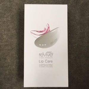 Revive Light Therapy Lip Care